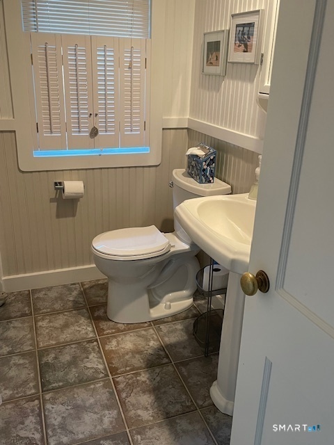 402 Riverside Drive Fairfield CT 06824