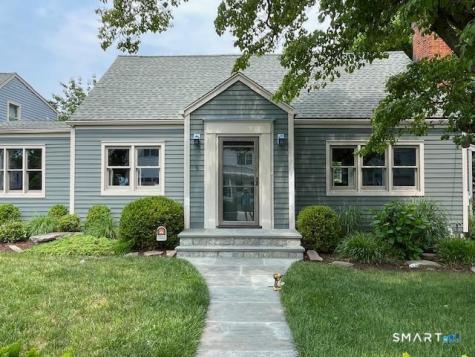 402 Riverside Drive Fairfield CT 06824