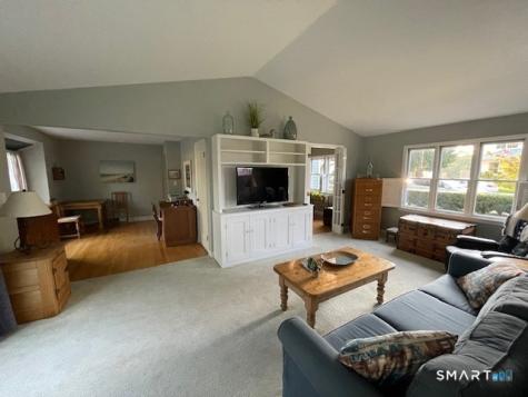 402 Riverside Drive Fairfield CT 06824