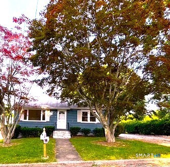 35 Pine Street Waterford CT 06385
