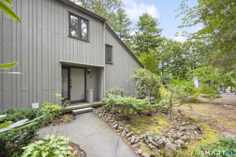2 Earls Court Farmington CT 06032