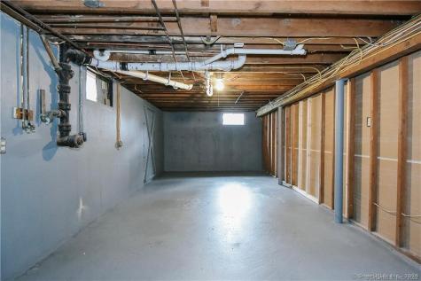 10 North Cobblers Court East Lyme CT 06357