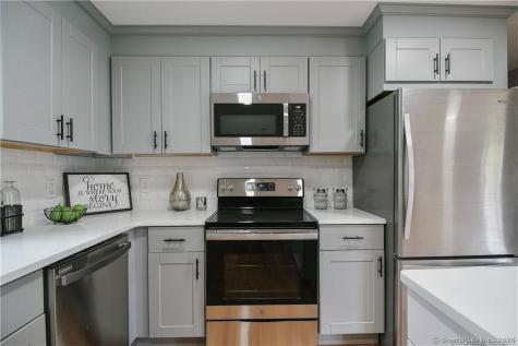 10 North Cobblers Court East Lyme CT 06357