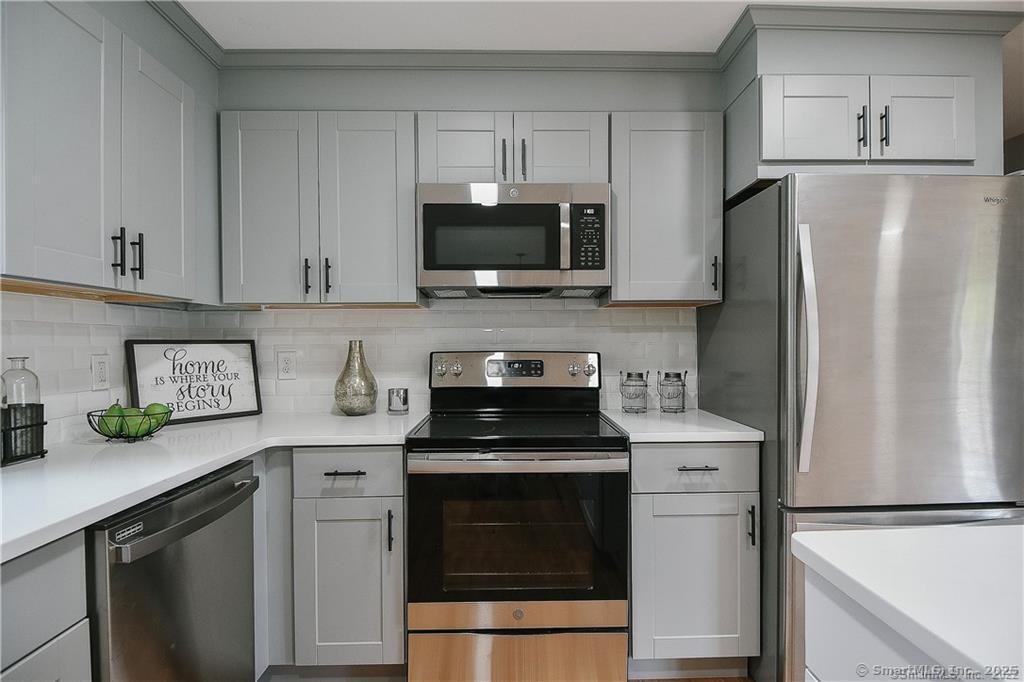 10 North Cobblers Court East Lyme CT 06357