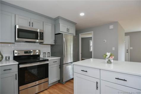 10 North Cobblers Court East Lyme CT 06357