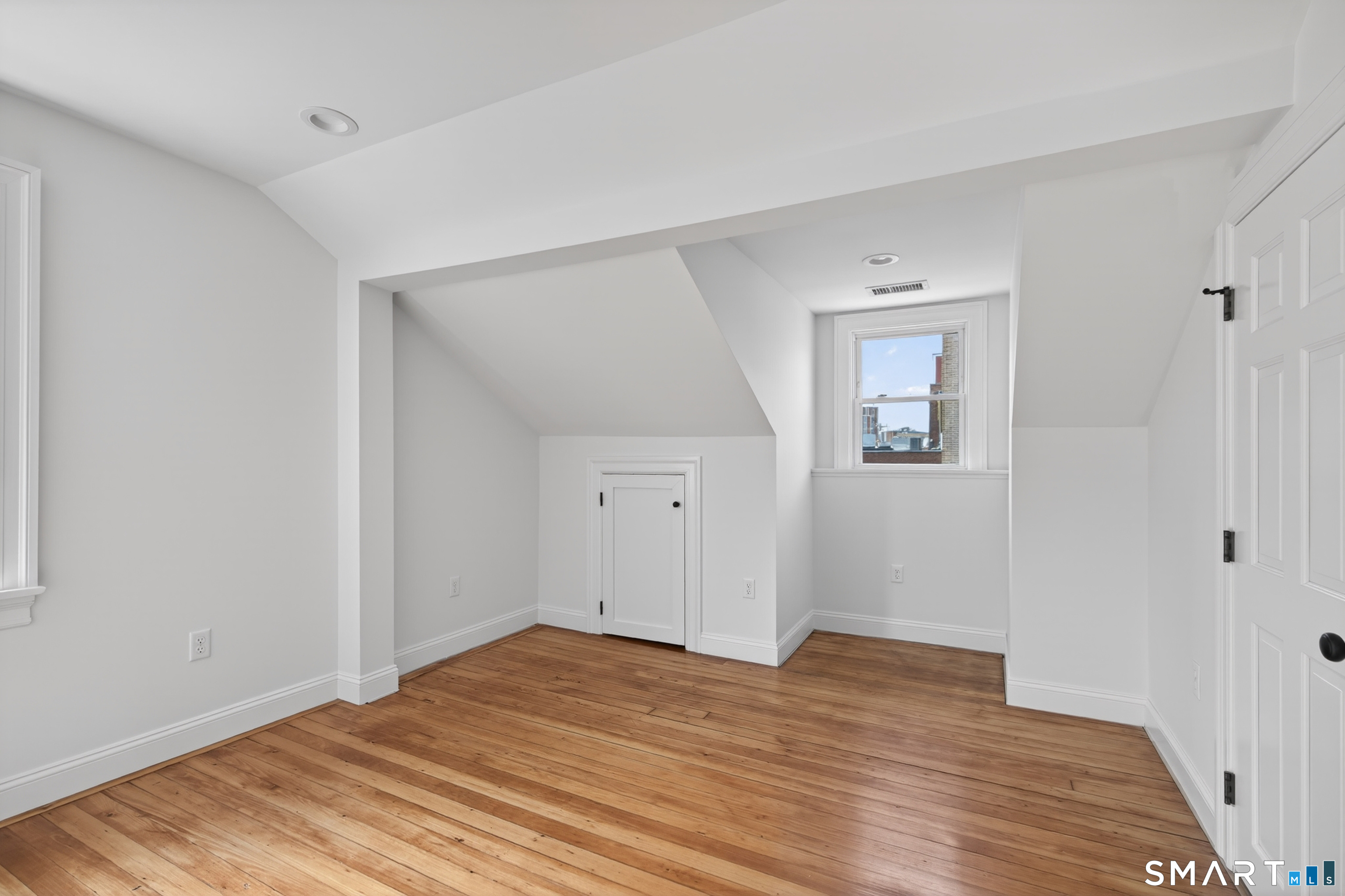 138 Bank Street New London CT 06320