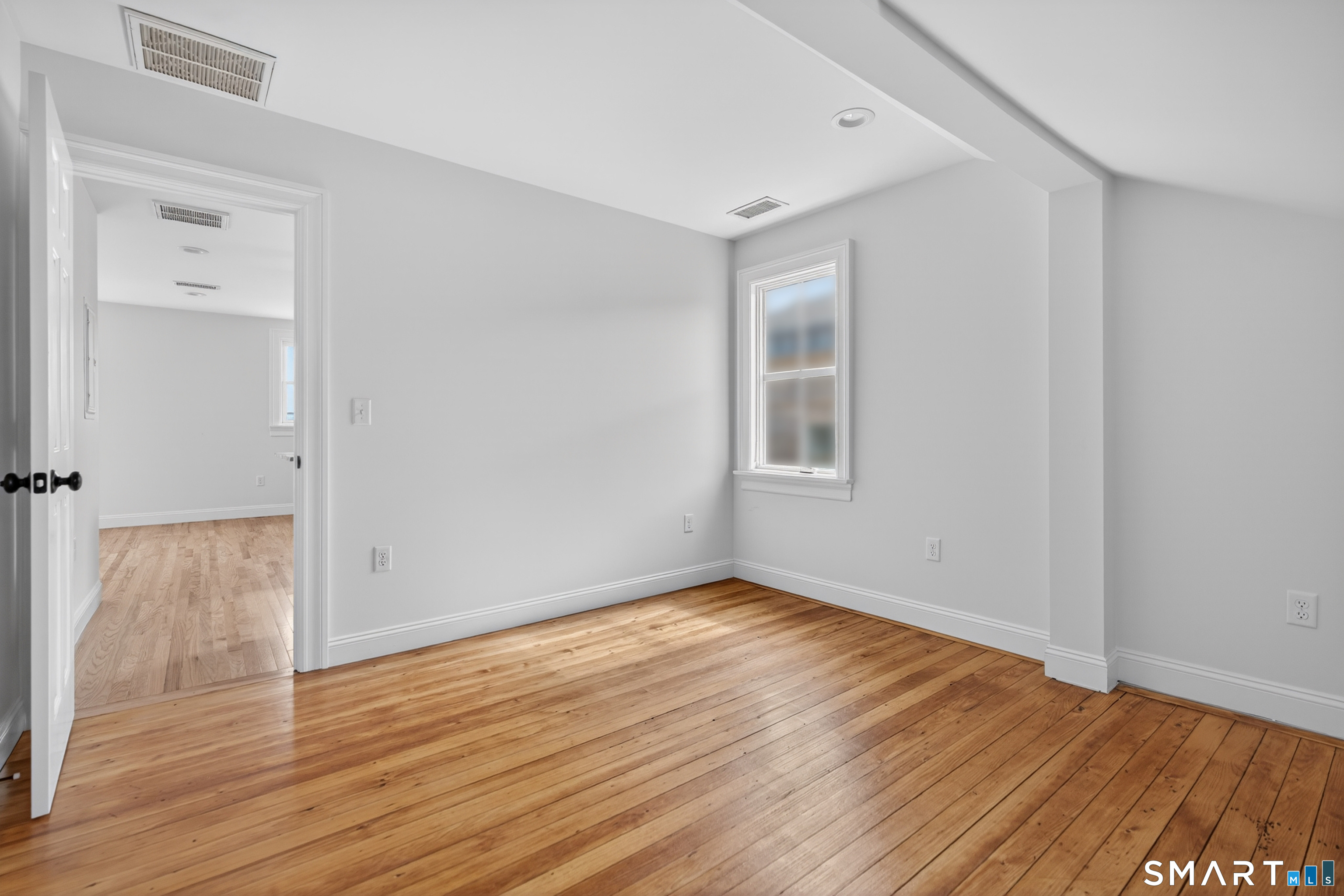 138 Bank Street New London CT 06320