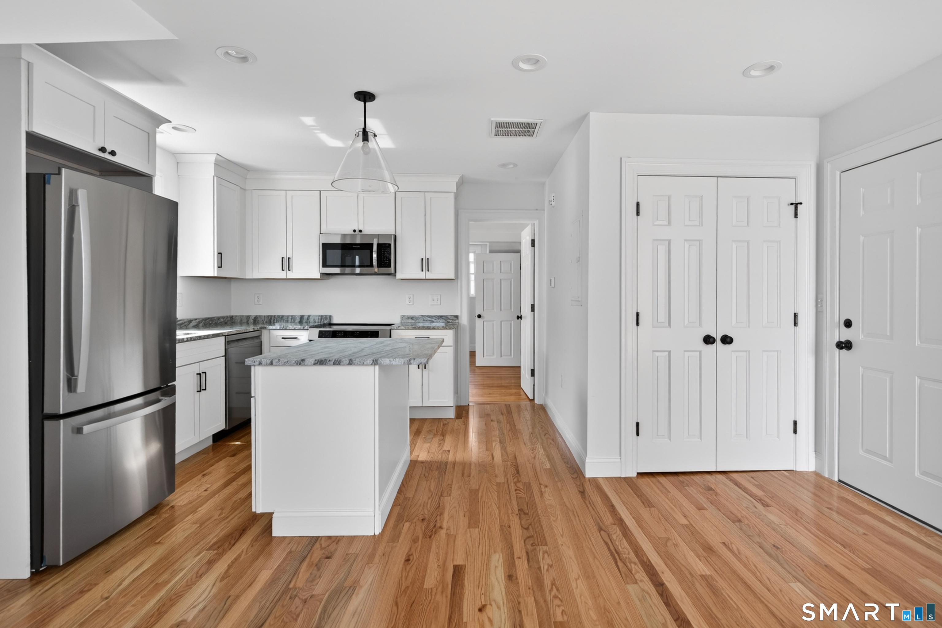 138 Bank Street New London CT 06320