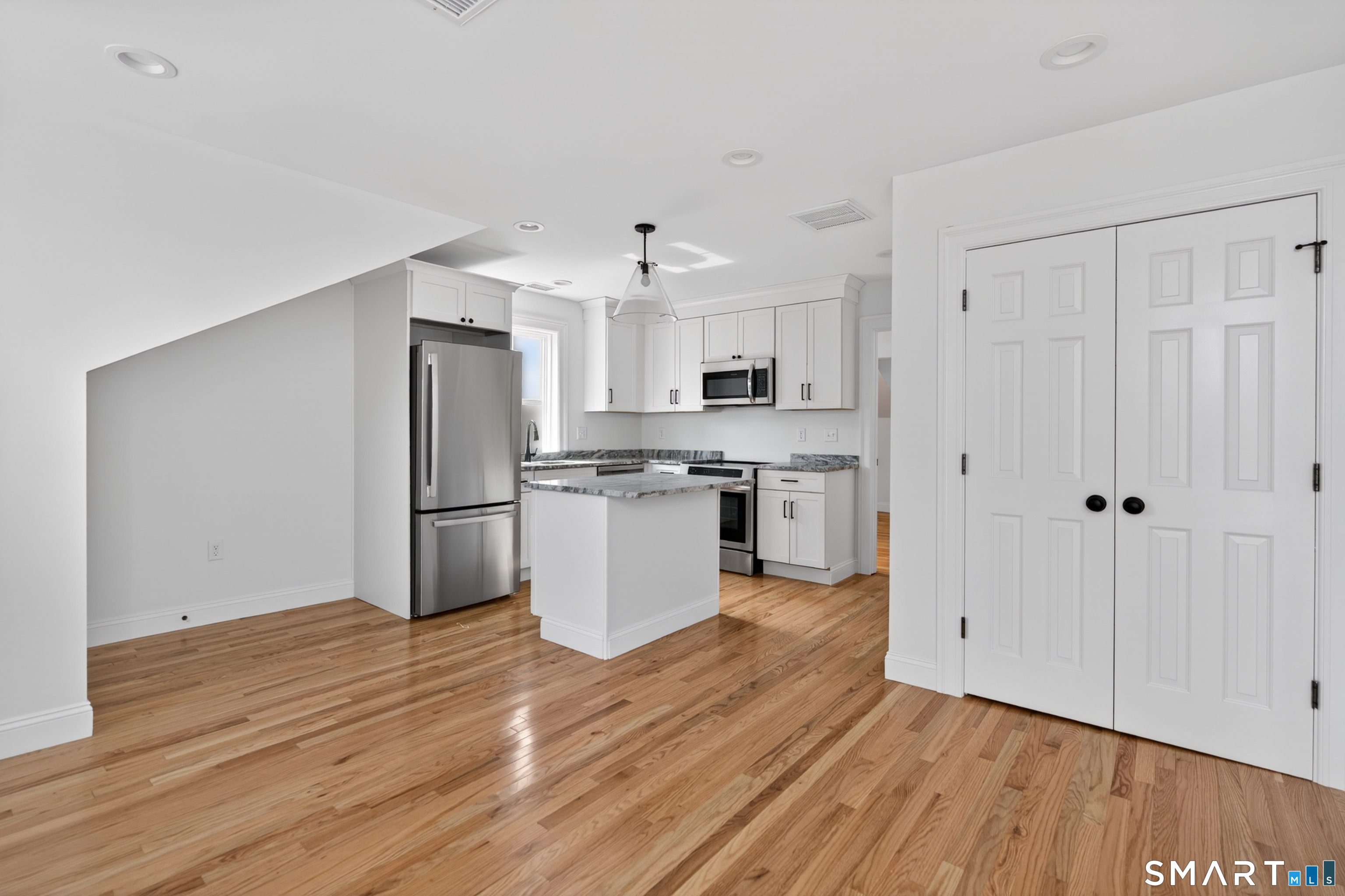 138 Bank Street New London CT 06320