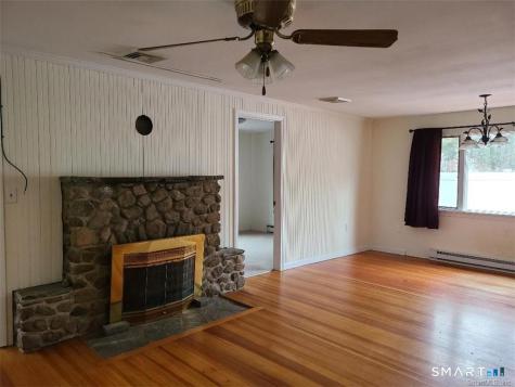 6 North Road East Lyme CT 06357