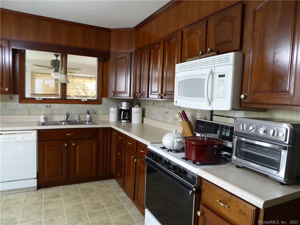 23 Hamre Lane Branford CT 06405
