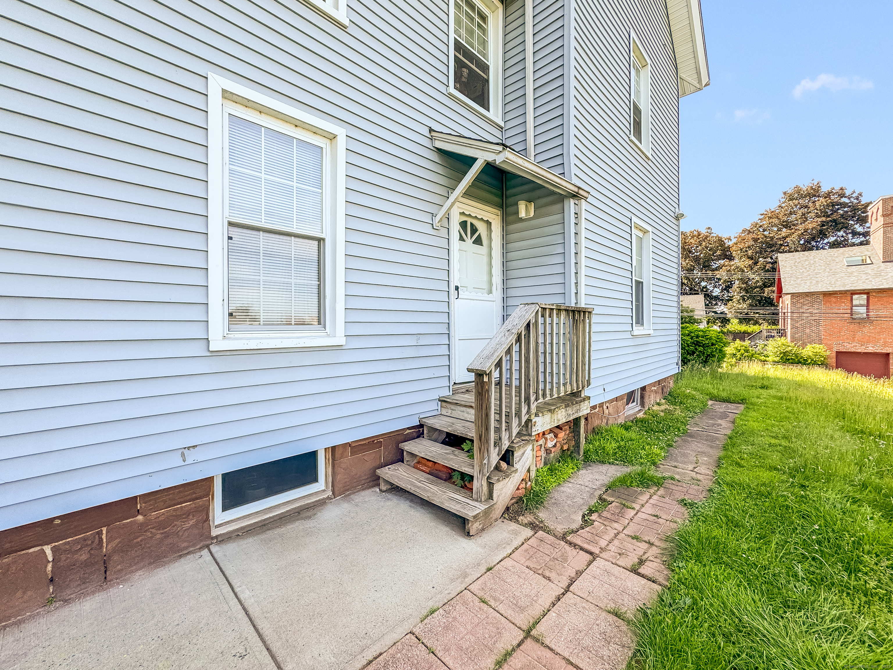 27 Loveland Street Middletown CT 06457