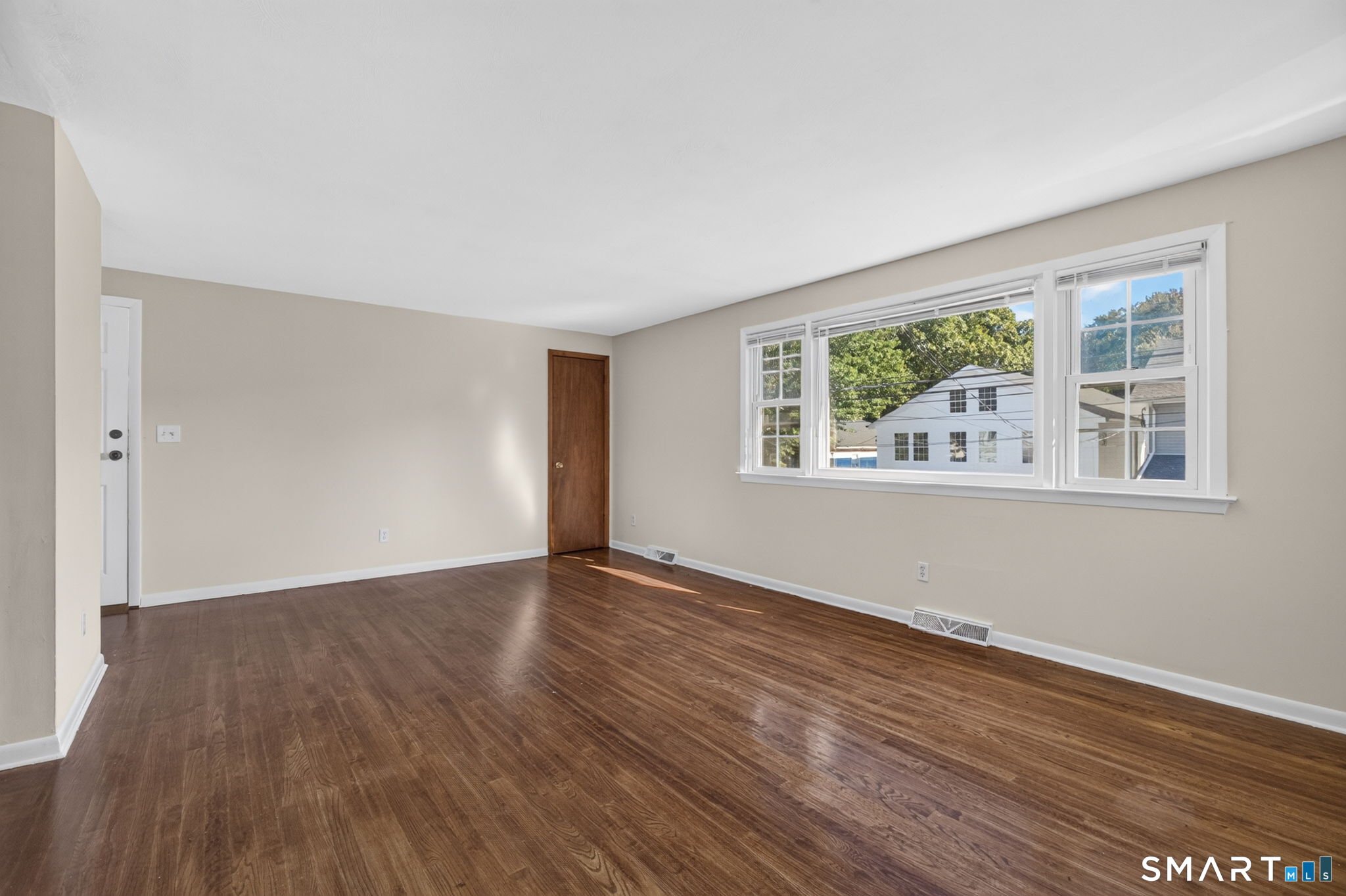 27 Manila Avenue Woodbridge CT 06525