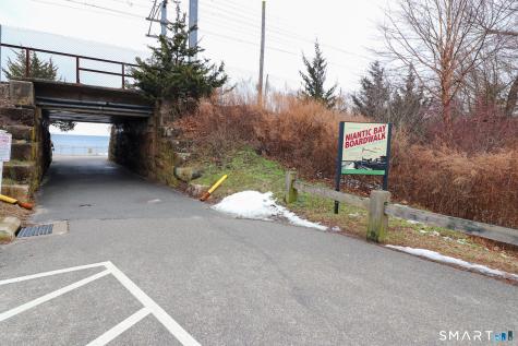 374 Main Street East Lyme CT 06357