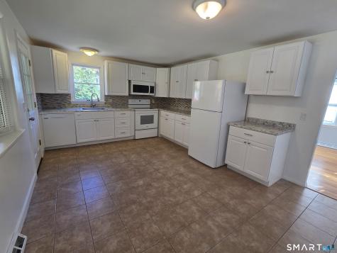 5 Liberty Road Montville CT 06370