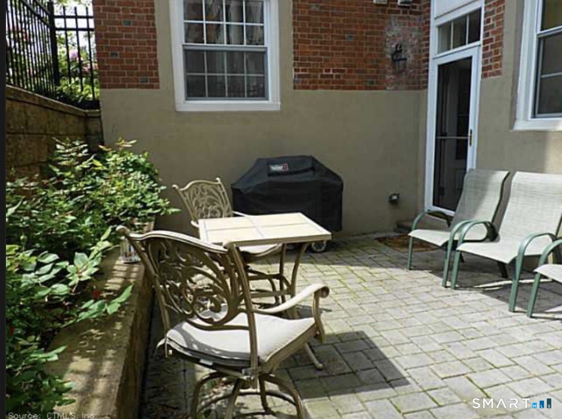 30 Schoolhouse Drive West Hartford CT 06110
