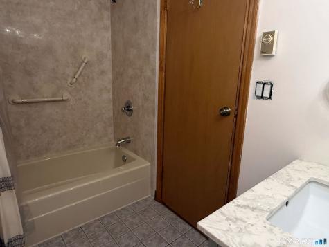 8 Pineview Drive Branford CT 06405