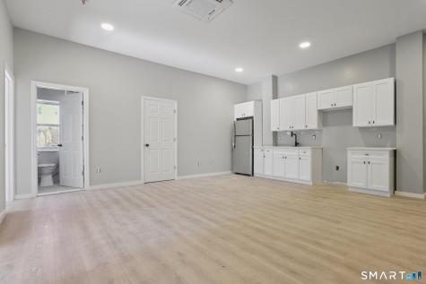 215 Bank Street New London CT 06320