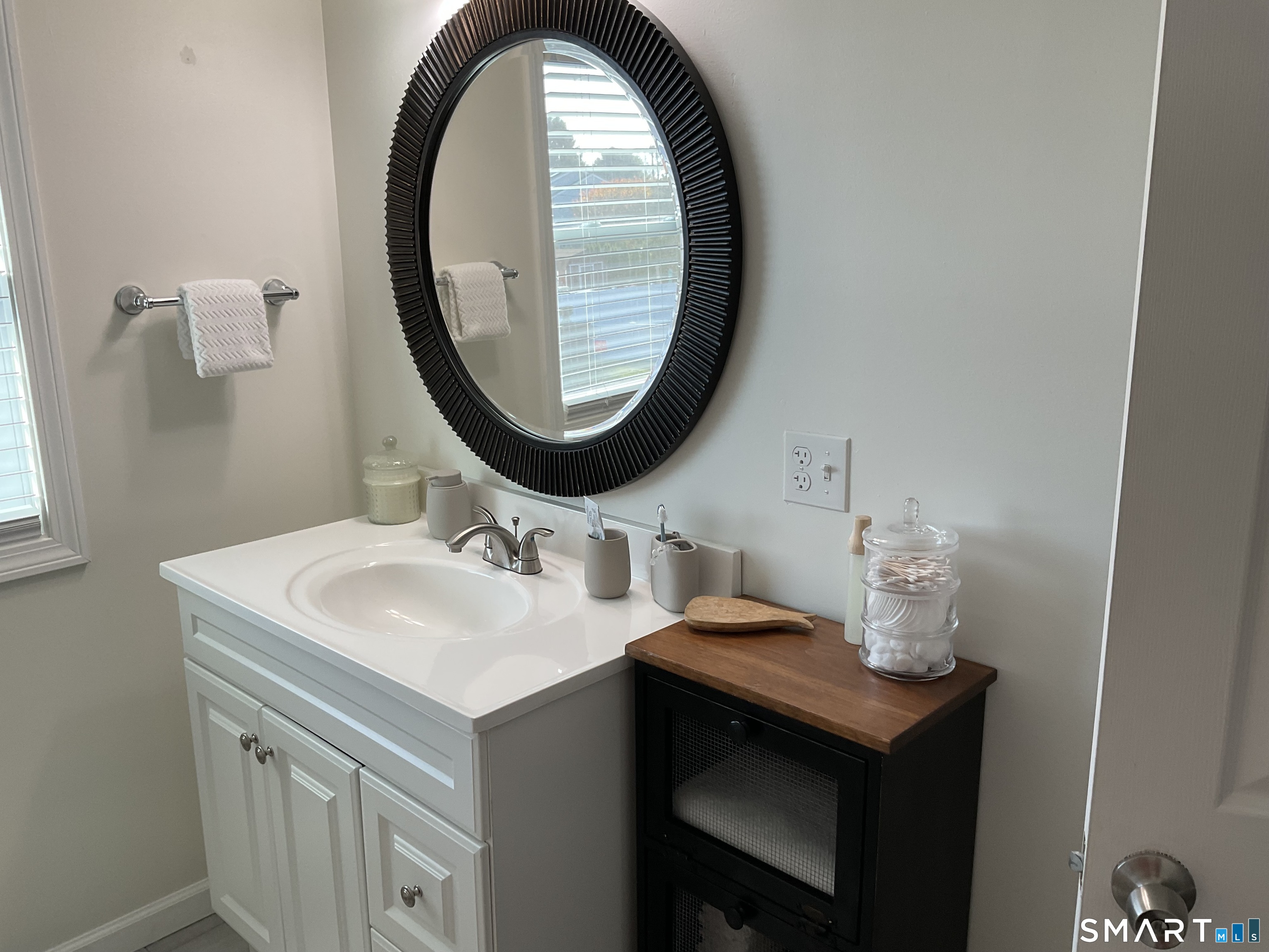 12 East Bishop Street Waterford CT 06385