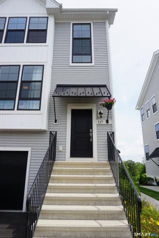 127 Brentwood Circle Danbury CT 06810