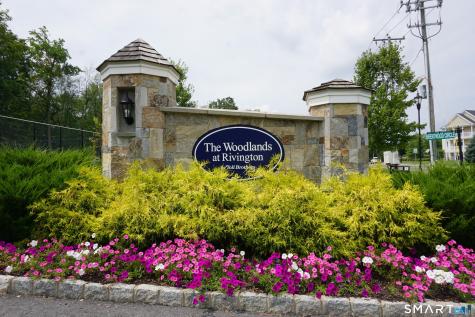 127 Brentwood Circle Danbury CT 06810