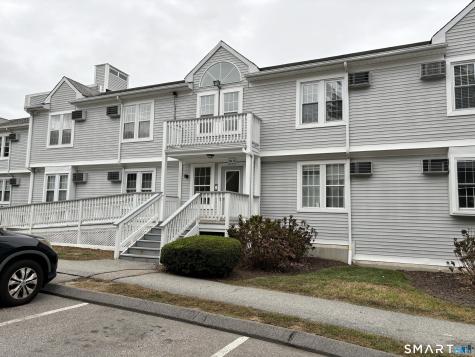 82 Longview Street Waterford CT 06385