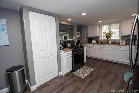 21 Groveway Clinton CT 06413