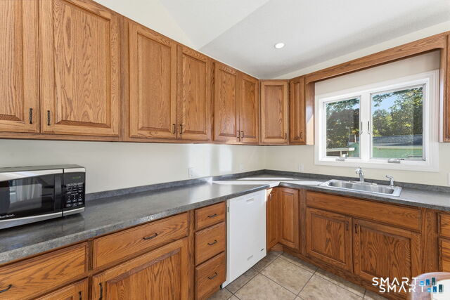16 1/2 Myrtle Road East Hampton CT 06424
