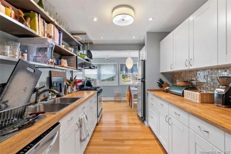 842 Edgewood Avenue New Haven CT 06515