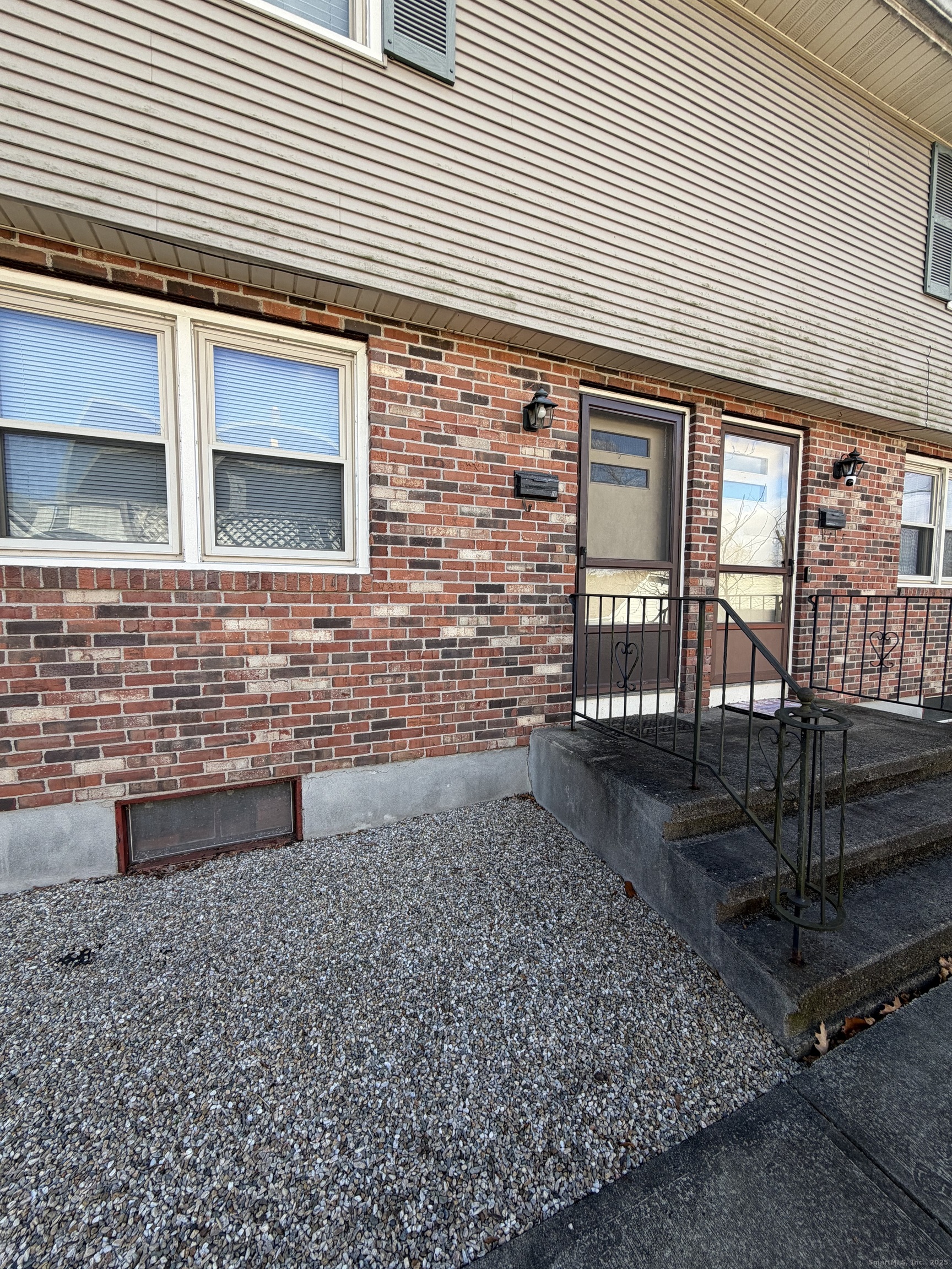 10 Crown Street Bristol CT 06010