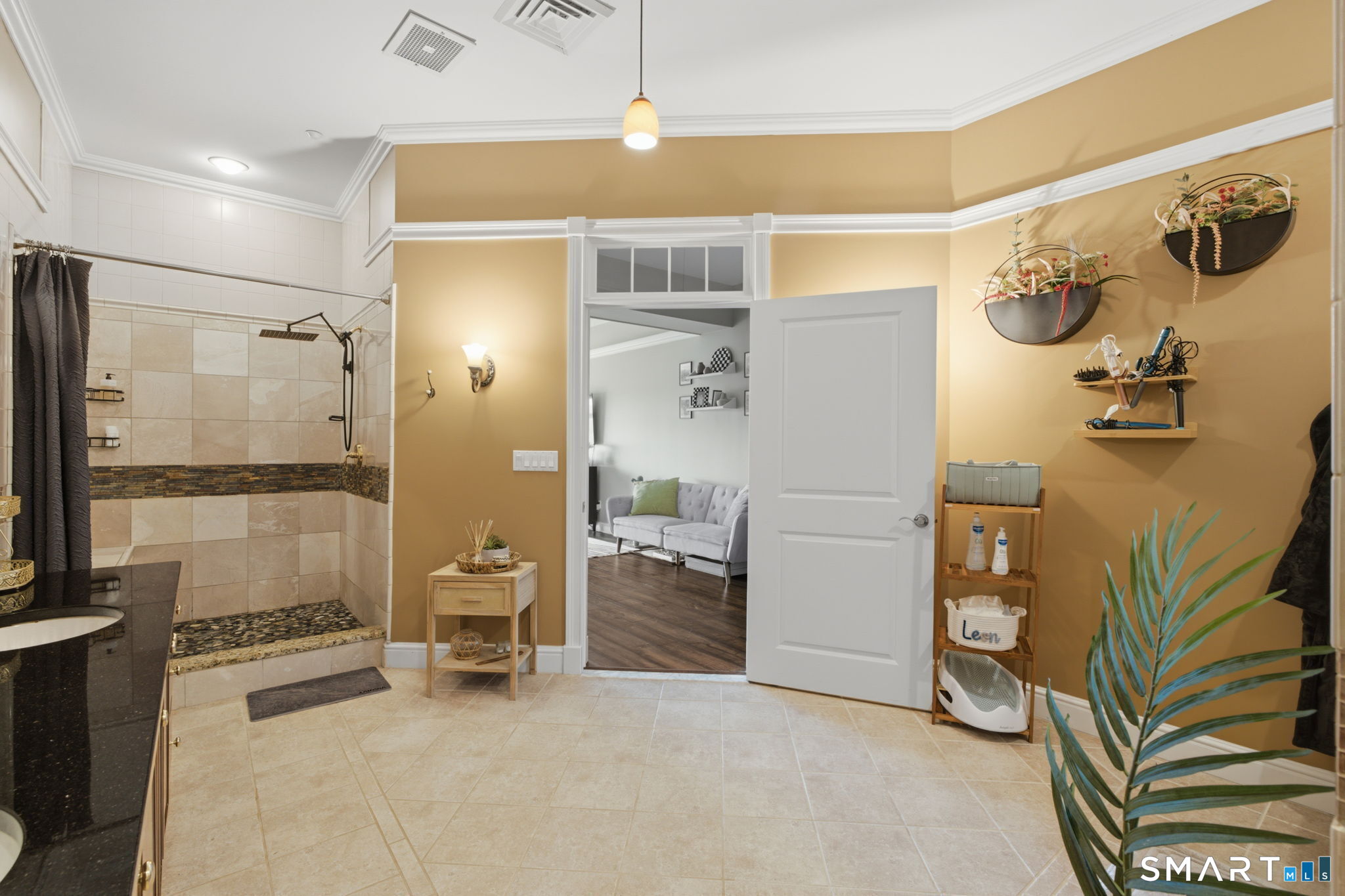586 West Thames Street Norwich CT 06360