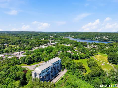 586 West Thames Street Norwich CT 06360