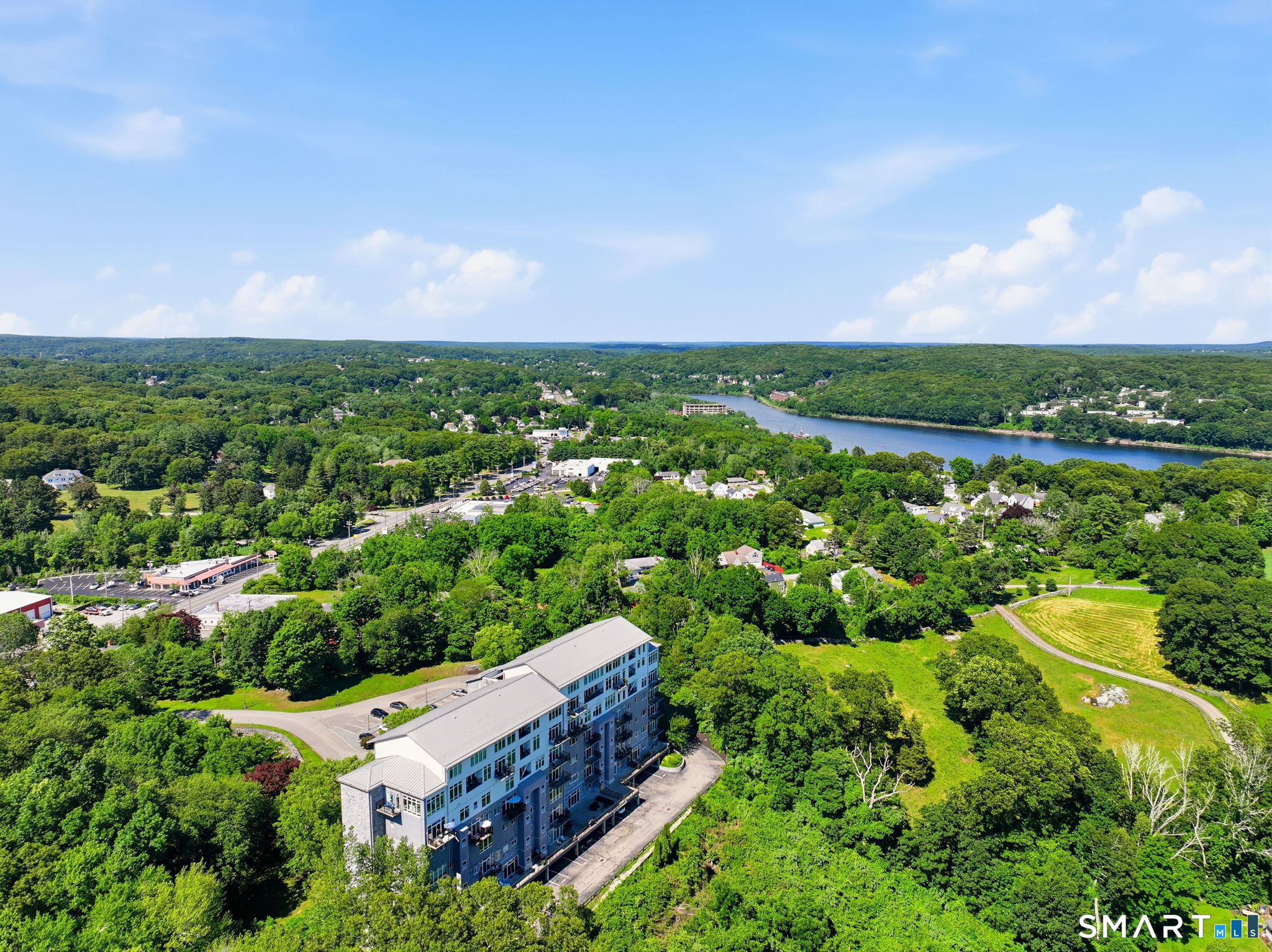 586 West Thames Street Norwich CT 06360