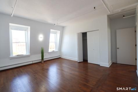 187 Bank Street New London CT 06320