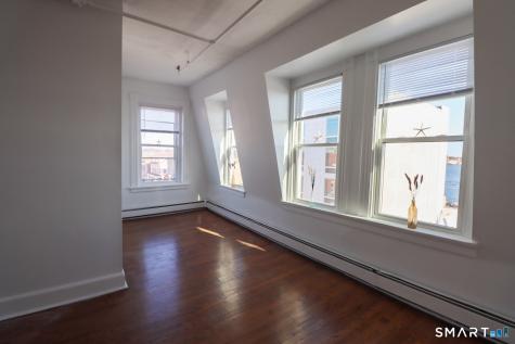 187 Bank Street New London CT 06320