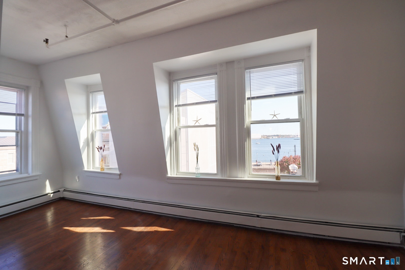 187 Bank Street New London CT 06320