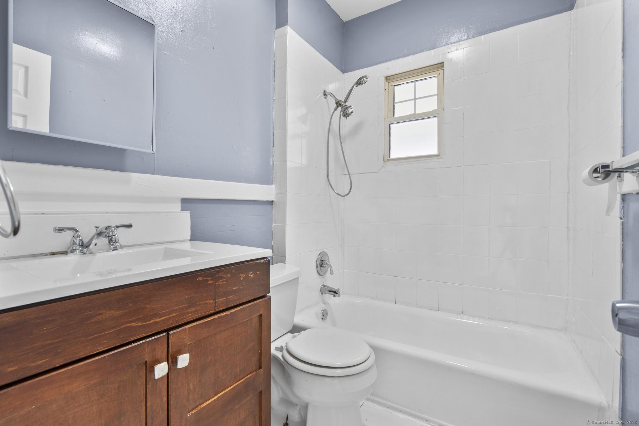 1105 North Main Street Waterbury CT 06704