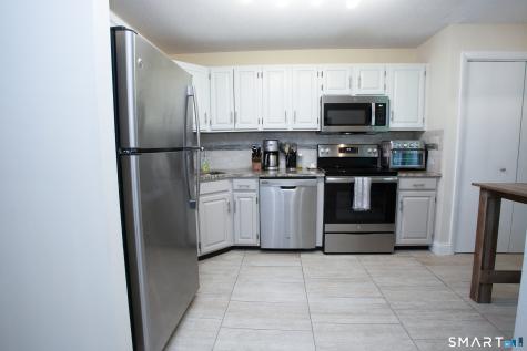 17 Wiggins Farm Drive Simsbury CT 06070