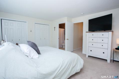 17 Wiggins Farm Drive Simsbury CT 06070