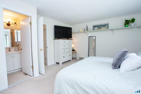 17 Wiggins Farm Drive Simsbury CT 06070