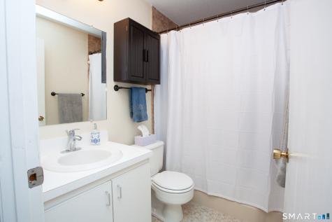 17 Wiggins Farm Drive Simsbury CT 06070