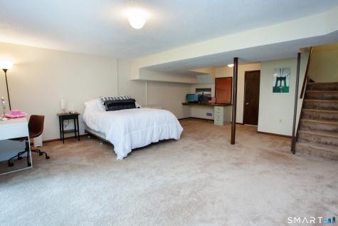 17 Wiggins Farm Drive Simsbury CT 06070