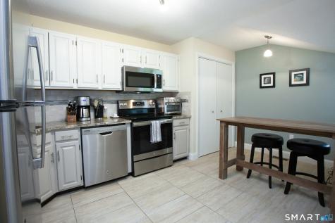 17 Wiggins Farm Drive Simsbury CT 06070