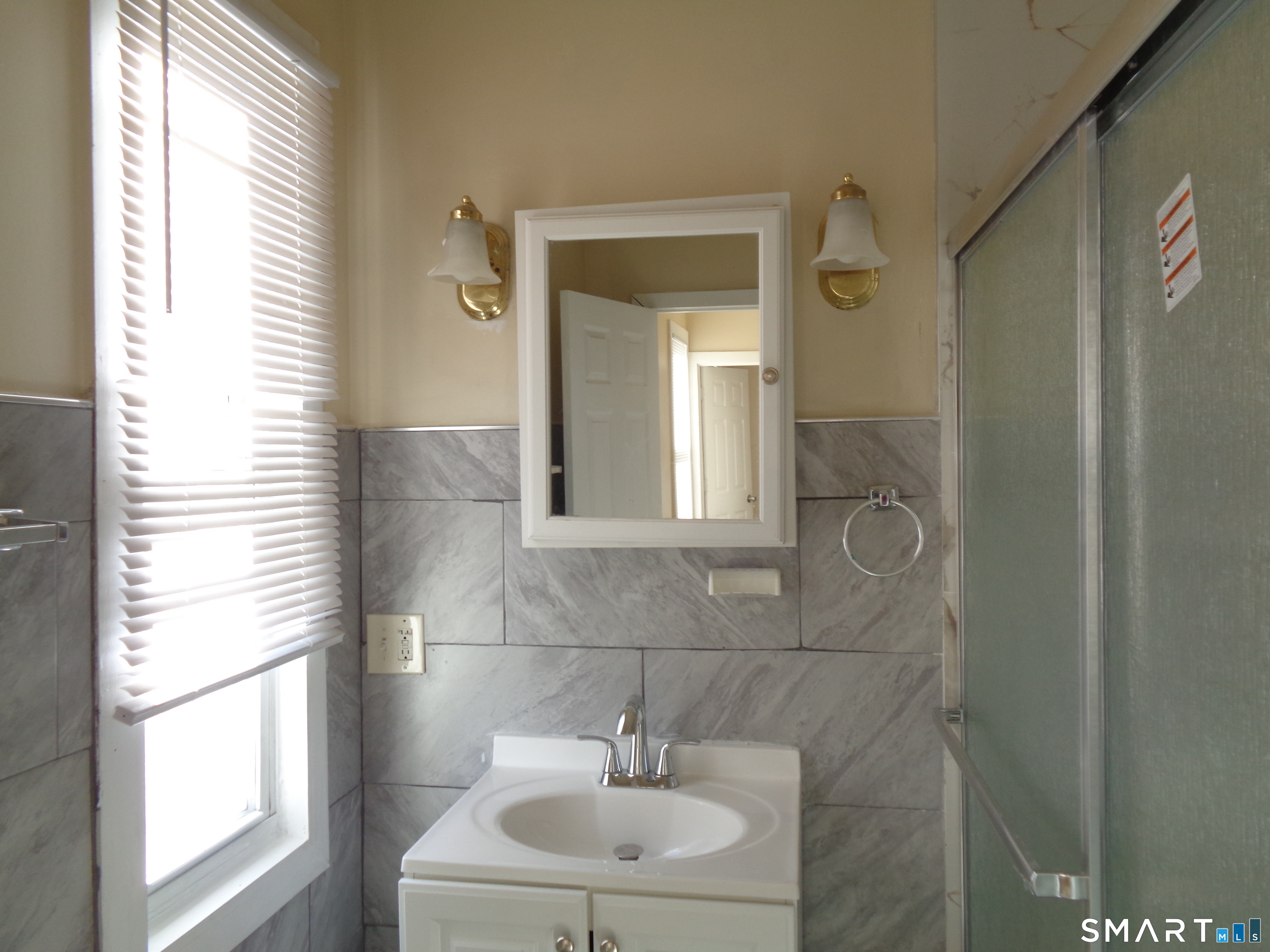 92 Smith Street Derby CT 06418