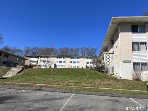 32 Sigwin Circle Wallingford CT 06492