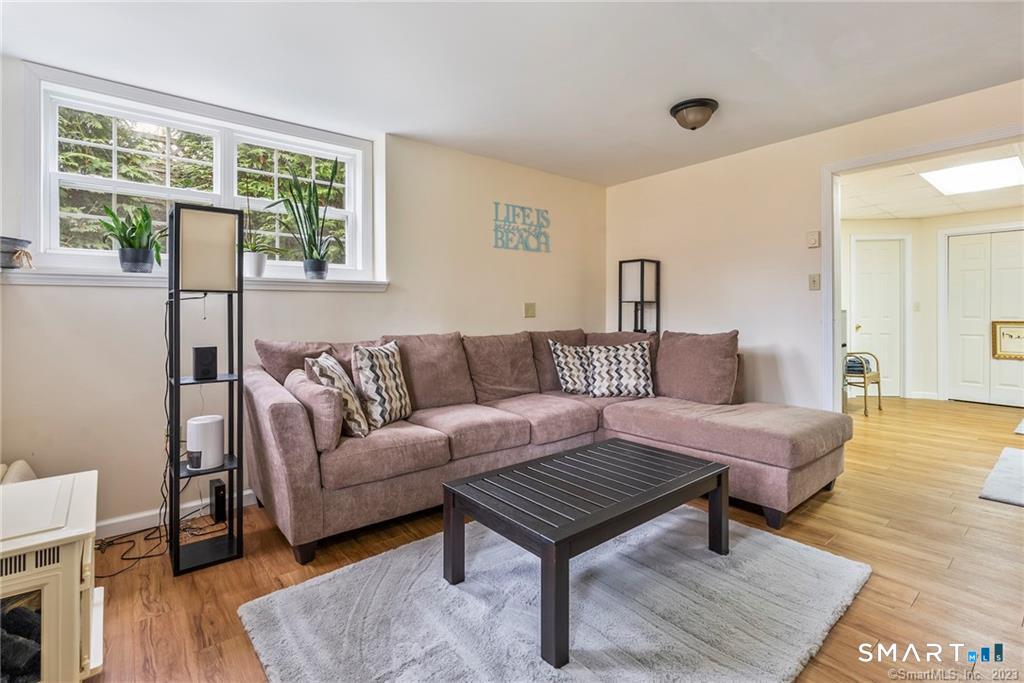 33 Marshfield Road East Lyme CT 06357