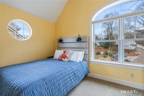 33 Marshfield Road East Lyme CT 06357
