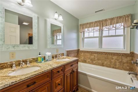 33 Marshfield Road East Lyme CT 06357