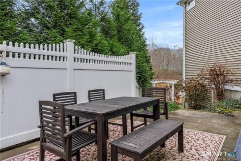 33 Marshfield Road East Lyme CT 06357