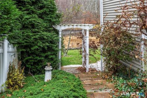 33 Marshfield Road East Lyme CT 06357